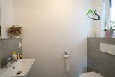 RESERVIERT - Neuwertiges, energieeffizientes Family House im Kunstpark - Provisionsfrei - Gaeste WC