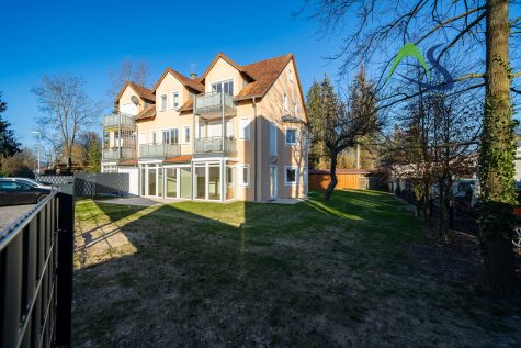 Sanierte Terrassenwohnung mit XXL-Garten und neuer Einbauküche in Sarching, 93092 Barbing / Sarching, Erdgeschosswohnung