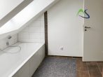 KFW 55 - Hochwertige Zweizimmerwohnung mit Balkon im Dreiparteienhaus - Badezimmer